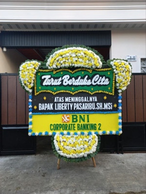 Papan Bunga Duka di Supiori Barat