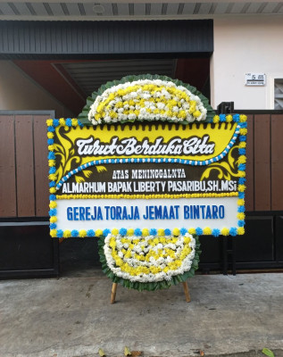 Papan Bunga Duka di Supiori Barat