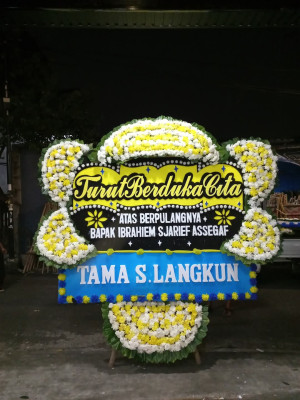 Papan Bunga Duka di Supiori Barat