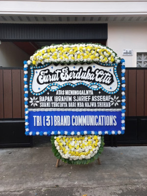 Papan Bunga Duka di Supiori Barat